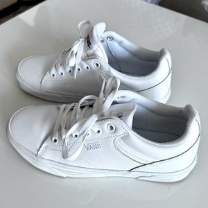 Women’s 7.5 Vans Seldan Sneakers Worn Once